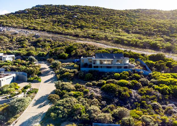 700 m² Land