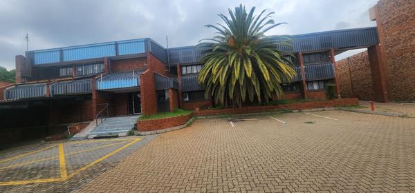 1 555  m² Industrial space