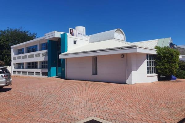 490  m² Office Space