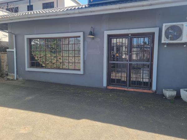 100  m² Commercial space