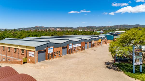 303  m² Industrial space