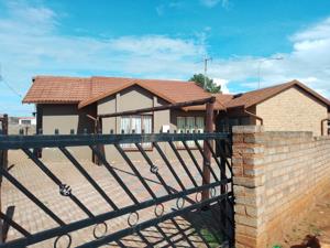 House in Protea Glen