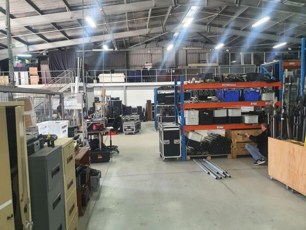 1 000  m² Commercial space