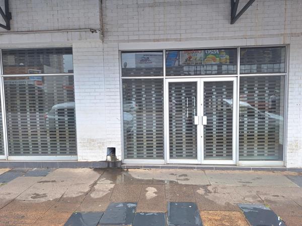 1 400  m² Retail Space