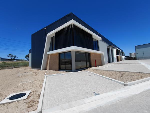 654  m² Commercial space