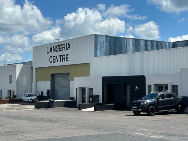 635  m² Commercial space