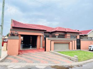 House in Protea Glen