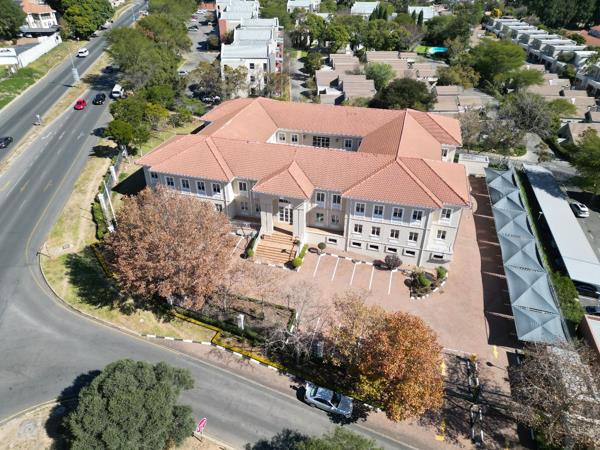 2 415  m² Commercial space