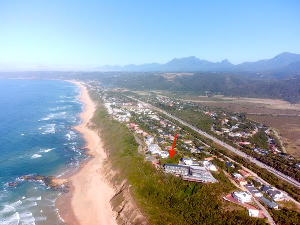 925 m² Land