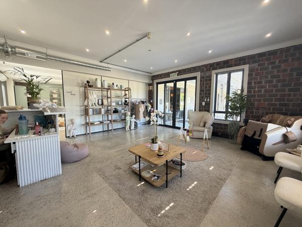 165  m² Commercial space