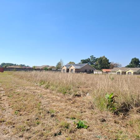 905 m² Land