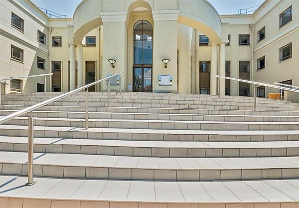 8 231  m² Commercial space