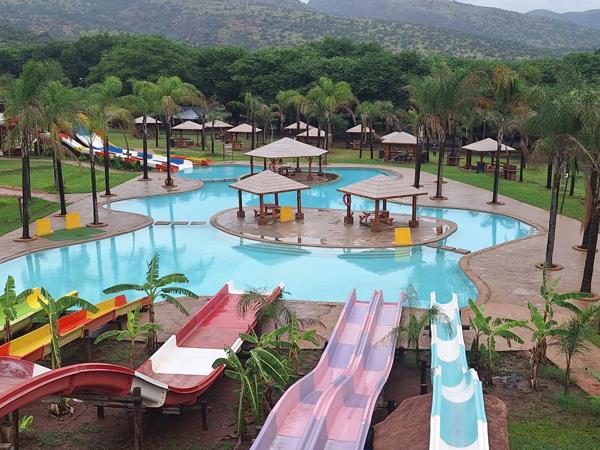 220 000  m² Commercial space