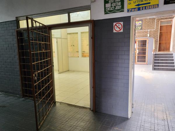 42  m² Retail Space