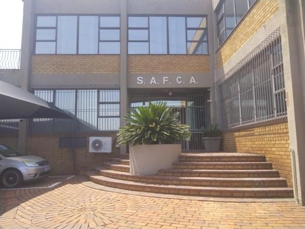 725  m² Commercial space