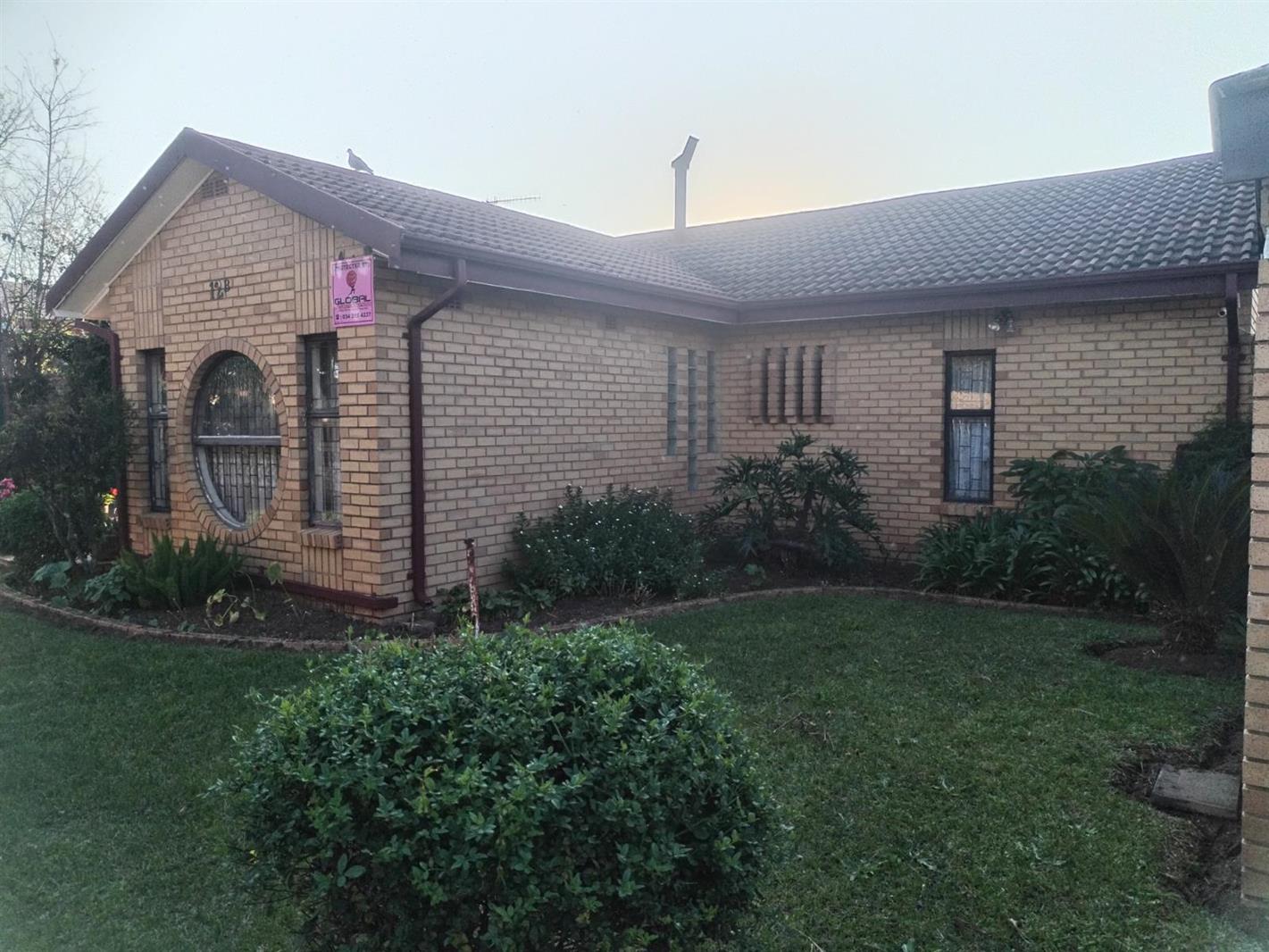 House in Lennoxton - View 6