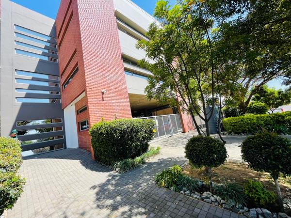 137  m² Commercial space