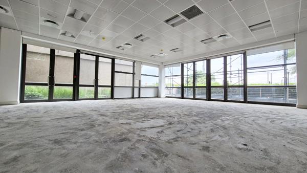 307  m² Office Space