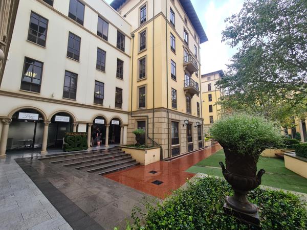 304  m² Commercial space