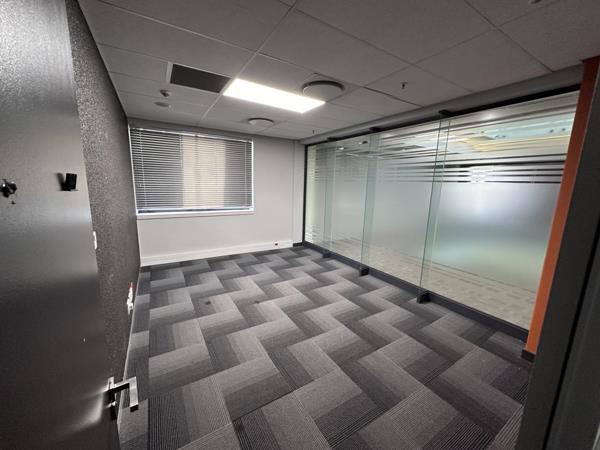 550  m² Office Space