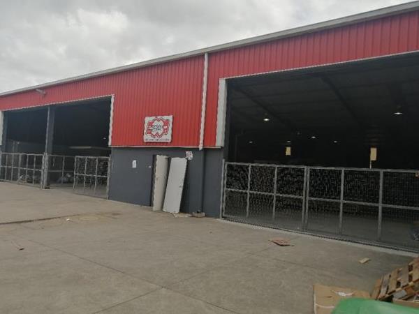 2 600  m² Commercial space