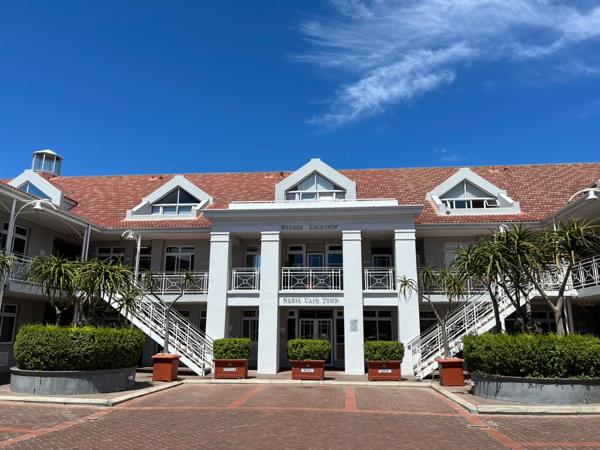 99  m² Commercial space