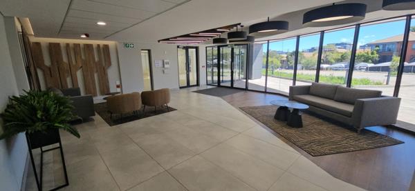 332  m² Commercial space