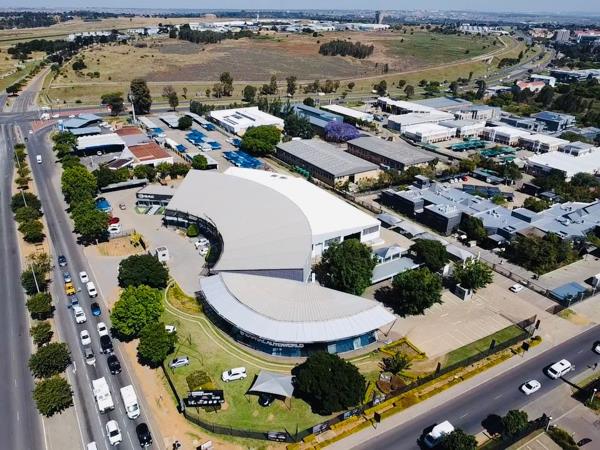 17 700  m² Commercial space