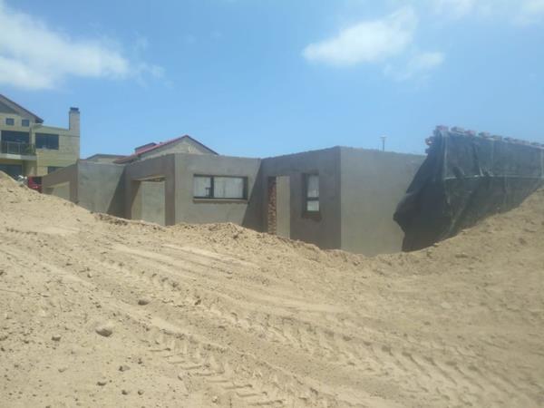 692 m² Land