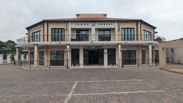 1 950  m² Retail Space