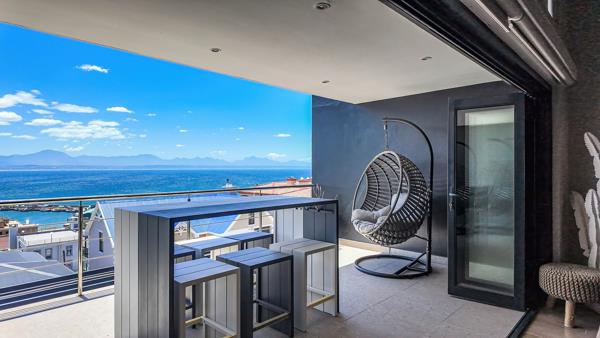 6 Bedroom House