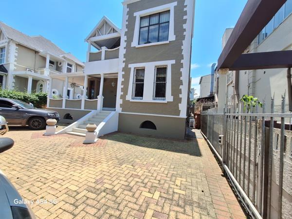 185  m² Commercial space