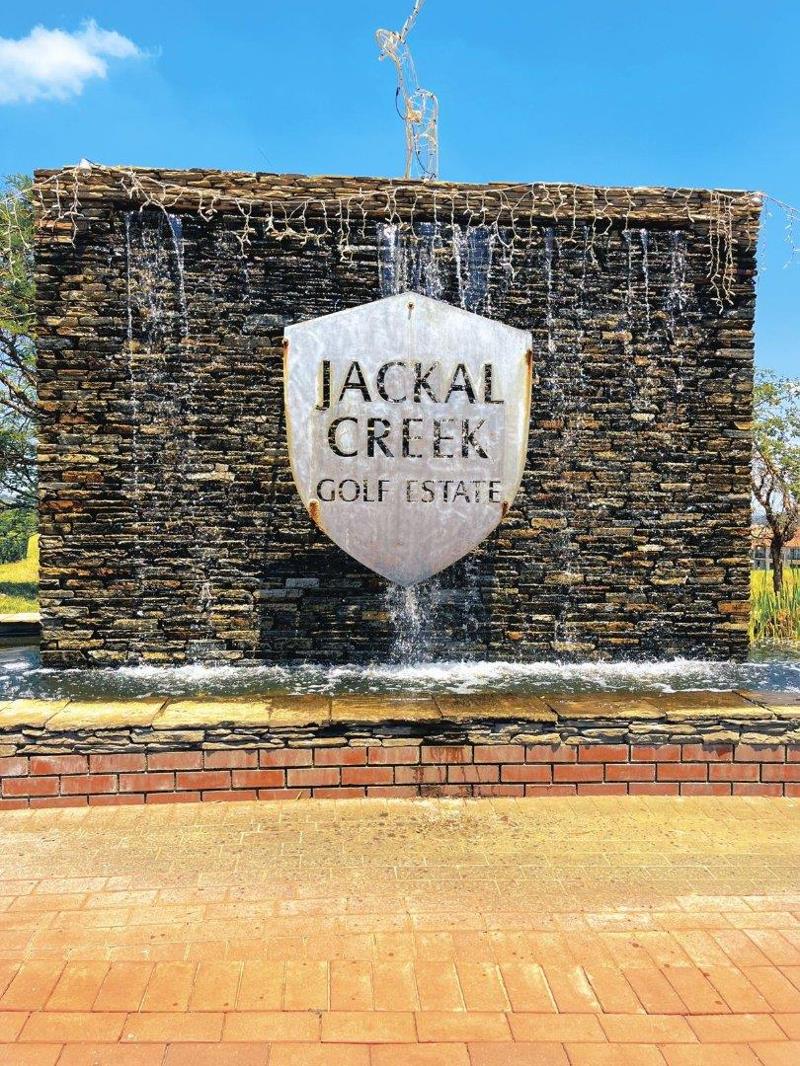 2 Bedroom Apartment in Jackal Creek Golf Estate