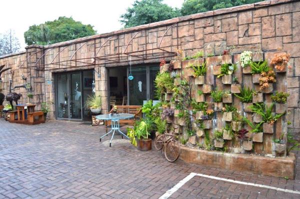 1 586  m² Commercial space