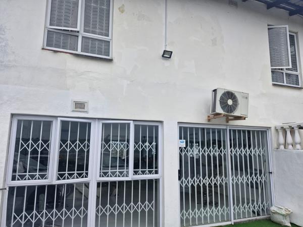 30  m² Commercial space