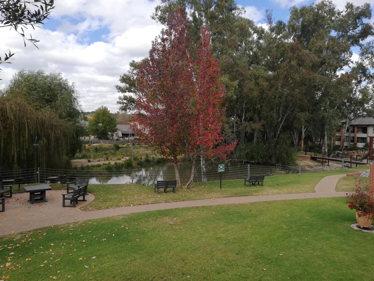 1 Bedroom Apartment in Douglasdale