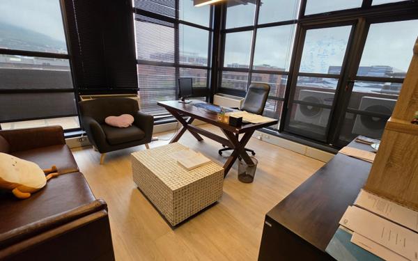 792  m² Office Space