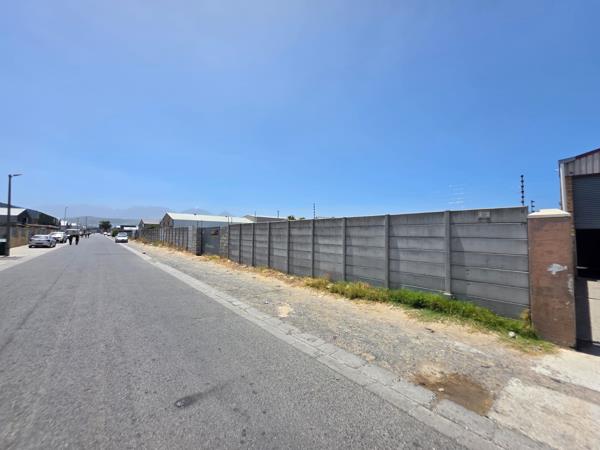 2 400  m² Industrial space