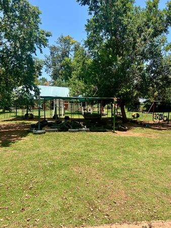 2 176 m² Land