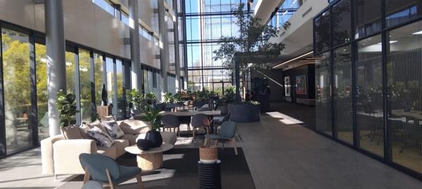 561 m² Office Space