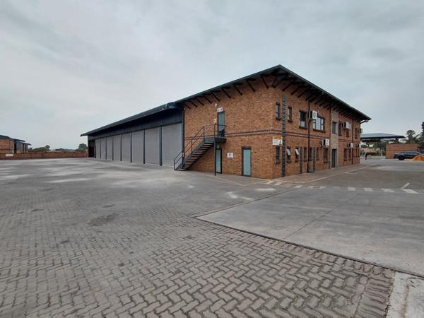 1 950  m² Industrial space