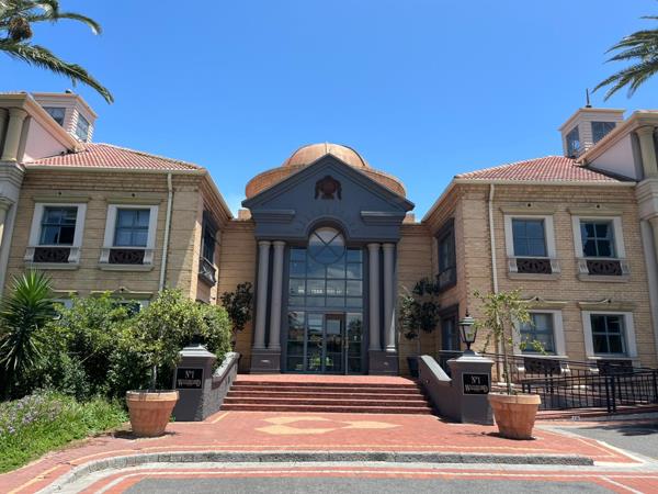 621  m² Commercial space