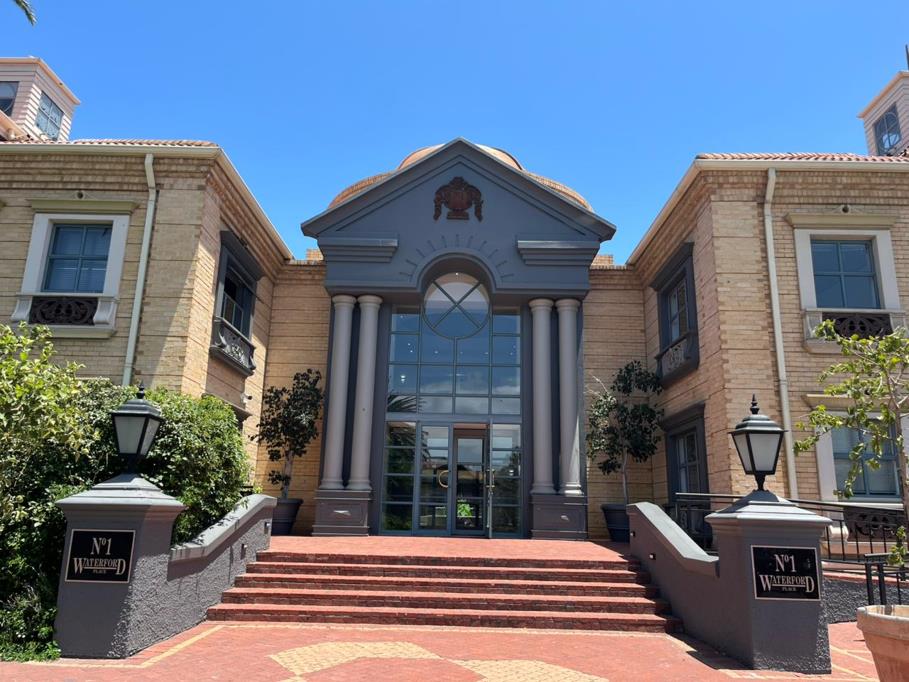 476  m² Commercial space