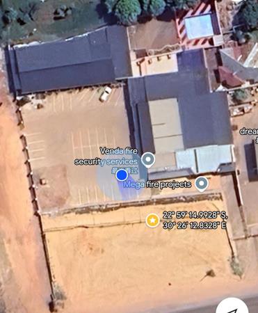 890  m² Commercial space