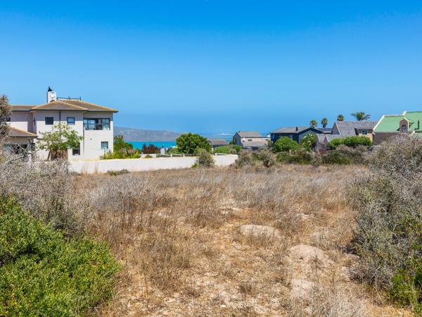 768 m² Land