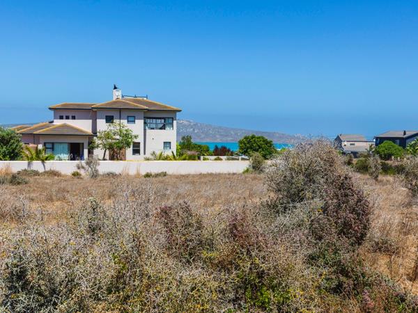 768 m² Land