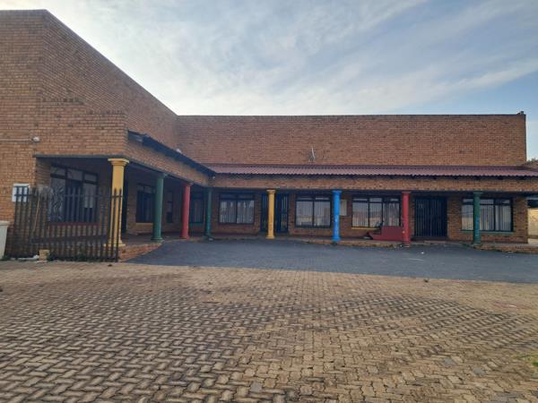 105  m² Commercial space