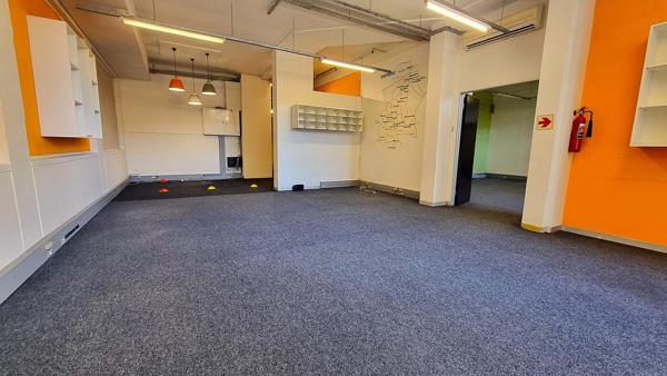 233  m² Commercial space