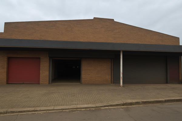 1 100 m² Commercial space
