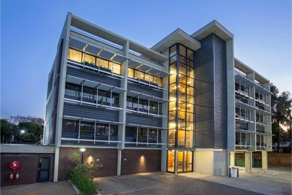 552  m² Office Space